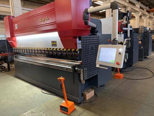 折彎機先行者：豐科機械數控折彎機助力鈑金加工，更高效更節能！? 